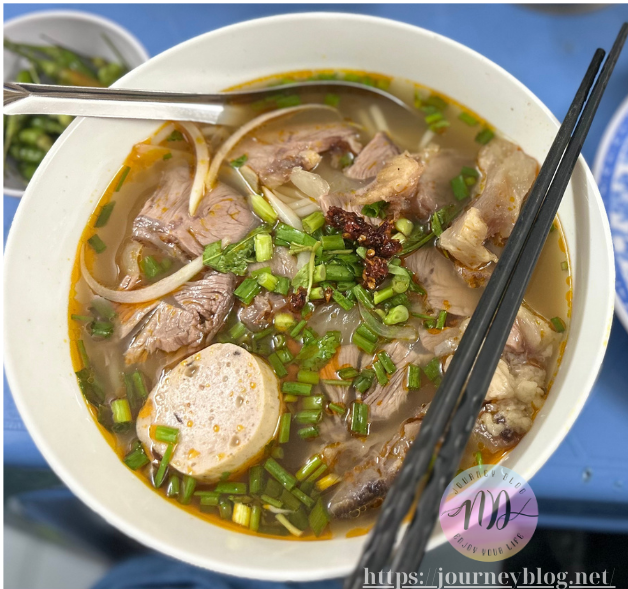 BÚN BÒ HUẾ GỐC MIỀN TRUNG Ở SÀI GÒN